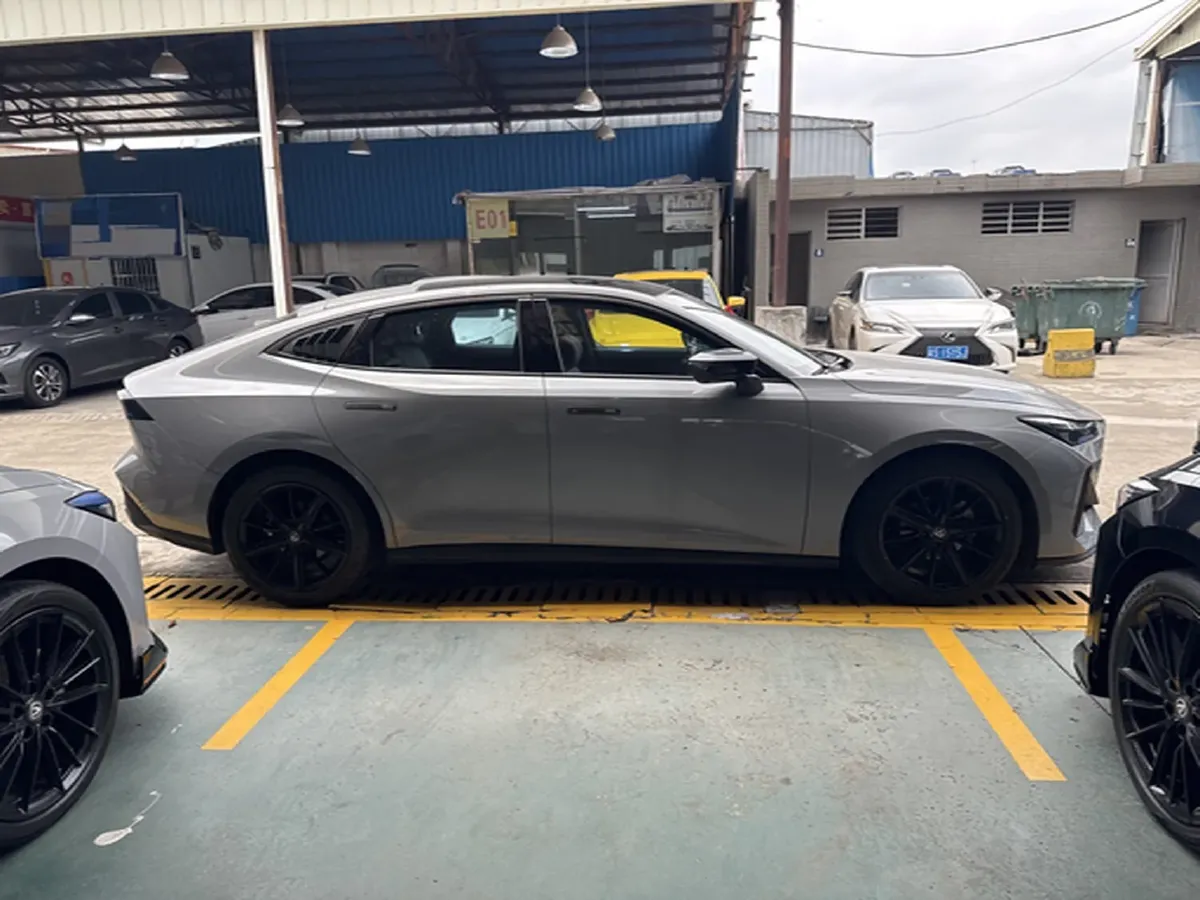 2022 ChangAn UNI-V 1.5T 188HP L4 7DCT,autocango,china used car exporter,china ev exporter,chinese used car exporter,chinese used ev exporter