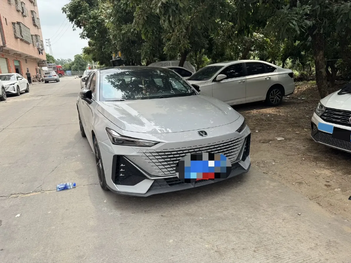 2022 ChangAn UNI-V 1.5T 188HP L4 7DCT,autocango,china used car exporter,china ev exporter,chinese used car exporter,chinese used ev exporter