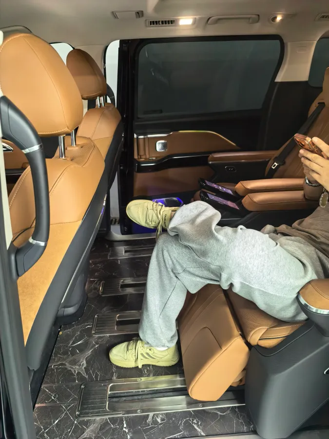 2023 HongQi HQ9 2.0T 252HP L4 8AT,autocango,china used car exporter,china ev exporter,chinese used car exporter,chinese used ev exporter