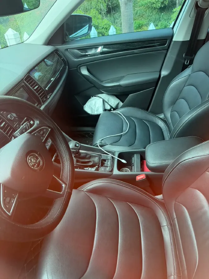2020 Skoda Kodiak 2.0T 186HP L4 7DCT,autocango,china used car exporter,china ev exporter,chinese used car exporter,chinese used ev exporter