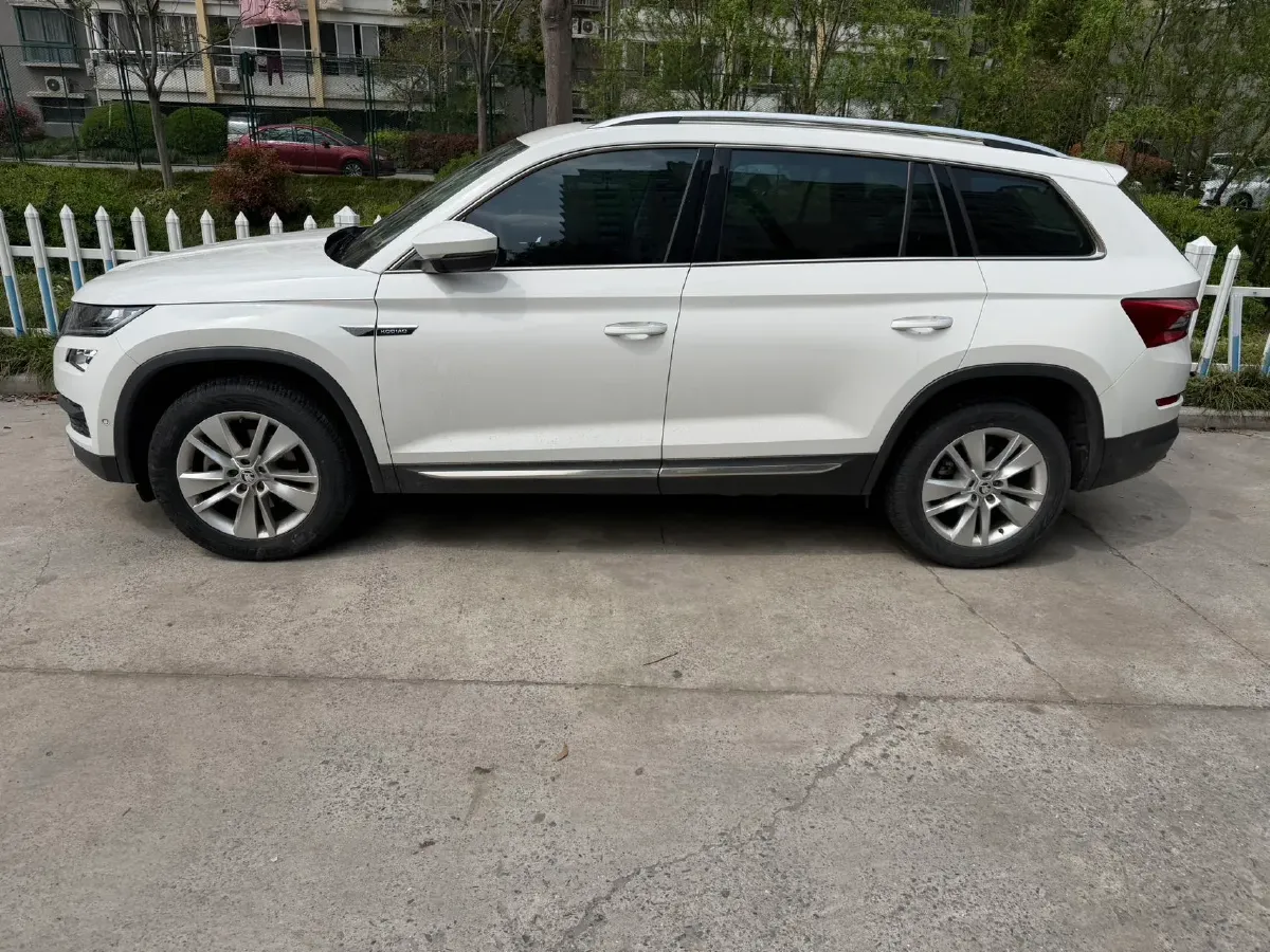 2020 Skoda Kodiak 2.0T 186HP L4 7DCT,autocango,china used car exporter,china ev exporter,chinese used car exporter,chinese used ev exporter