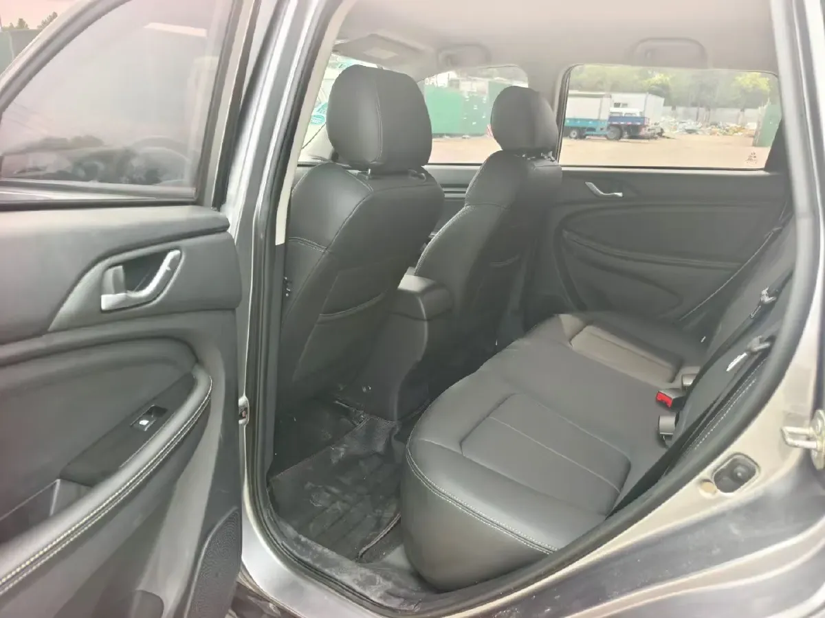 2017 Landwind X2 1.6L 125HP L4 5MT,autocango,china used car exporter,china ev exporter,chinese used car exporter,chinese used ev exporter