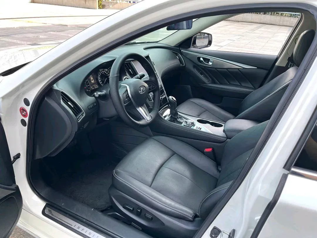 2018 Jeep Grand Commander 2.0T 265HP L4 9AT,autocango,china used car exporter,china ev exporter,chinese used car exporter,chinese used ev exporter