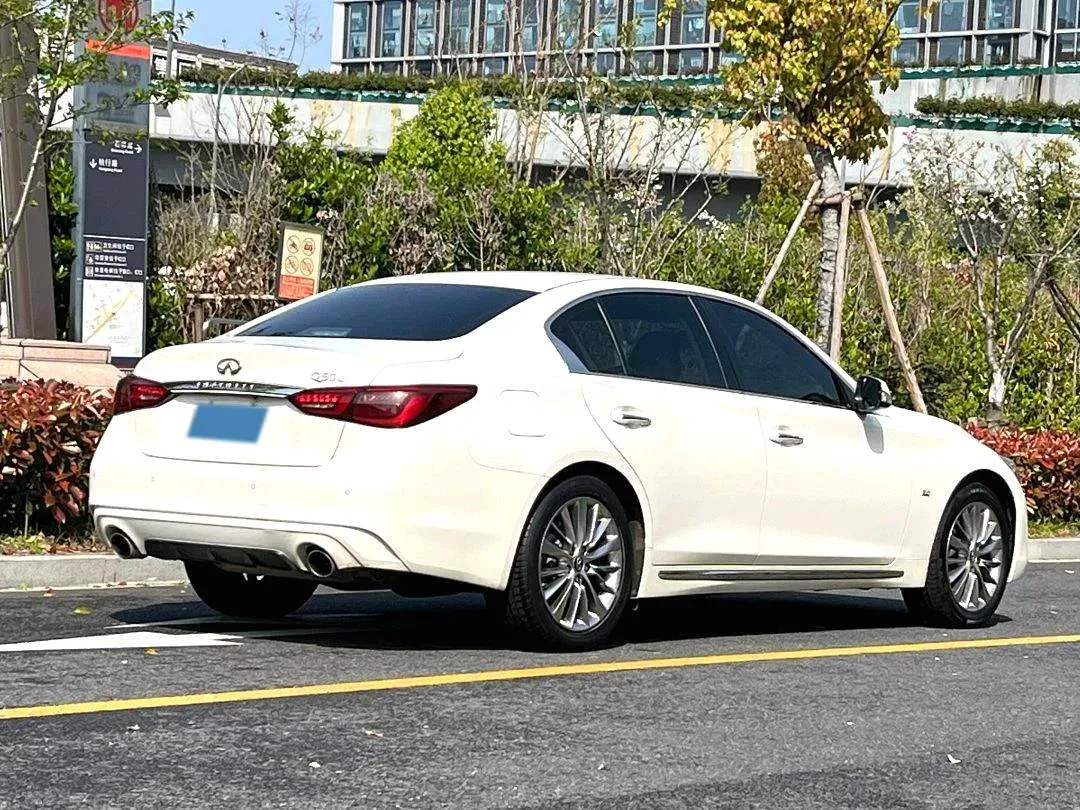 2018 Jeep Grand Commander 2.0T 265HP L4 9AT,autocango,china used car exporter,china ev exporter,chinese used car exporter,chinese used ev exporter