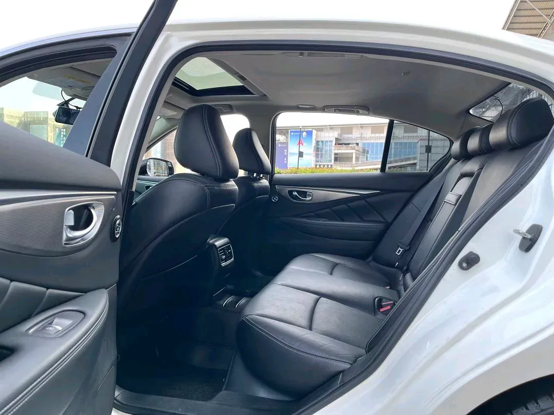 2018 Jeep Grand Commander 2.0T 265HP L4 9AT,autocango,china used car exporter,china ev exporter,chinese used car exporter,chinese used ev exporter