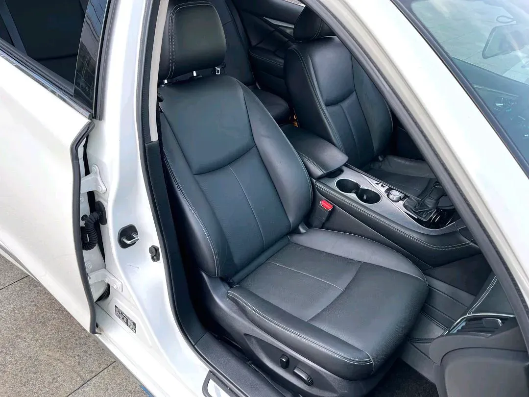 2018 Jeep Grand Commander 2.0T 265HP L4 9AT,autocango,china used car exporter,china ev exporter,chinese used car exporter,chinese used ev exporter