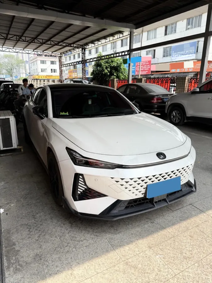 2024 ChangAn UNI-V 1.5T 188HP L4 7DCT,autocango,china used car exporter,china ev exporter,chinese used car exporter,chinese used ev exporter
