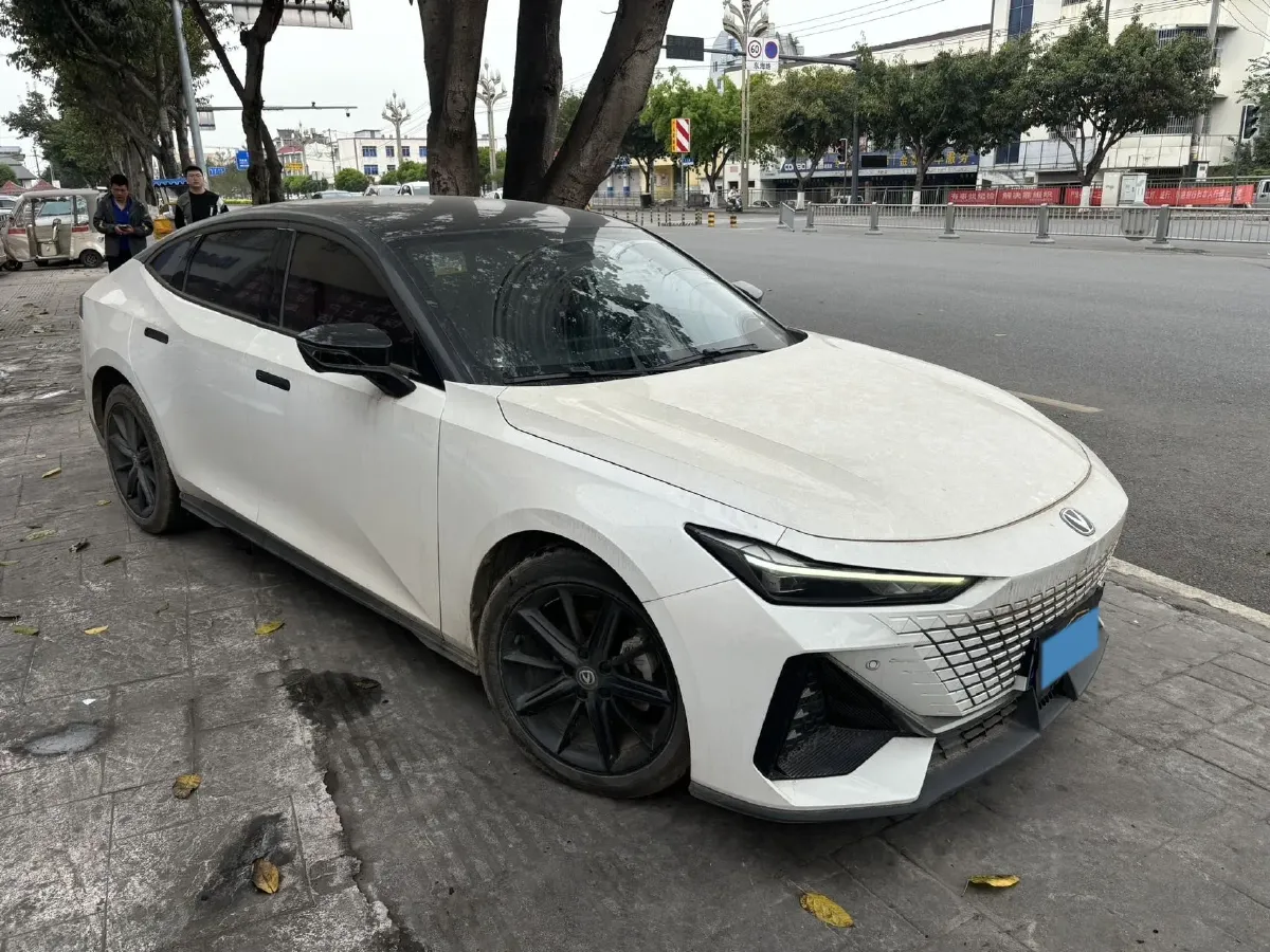2023 ChangAn UNI-V 1.5T 188HP L4 7DCT,autocango,china used car exporter,china ev exporter,chinese used car exporter,chinese used ev exporter