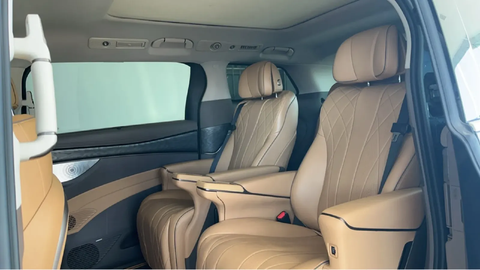 2023 Denza D9 1.5T 139HP L4 E-CVT PHEV 20.39KWH,autocango,china used car exporter,china ev exporter,chinese used car exporter,chinese used ev exporter