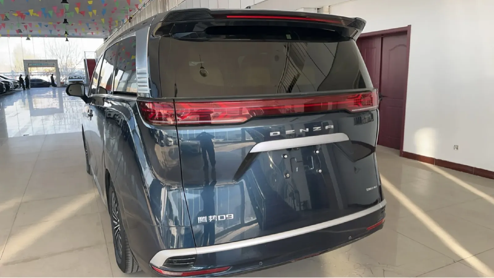 2023 Denza D9 1.5T 139HP L4 E-CVT PHEV 20.39KWH,autocango,china used car exporter,china ev exporter,chinese used car exporter,chinese used ev exporter