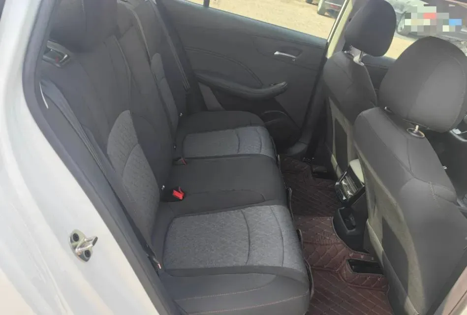 2023 Roewe i5 1.5L 129HP L4 5MT,autocango,china used car exporter,china ev exporter,chinese used car exporter,chinese used ev exporter