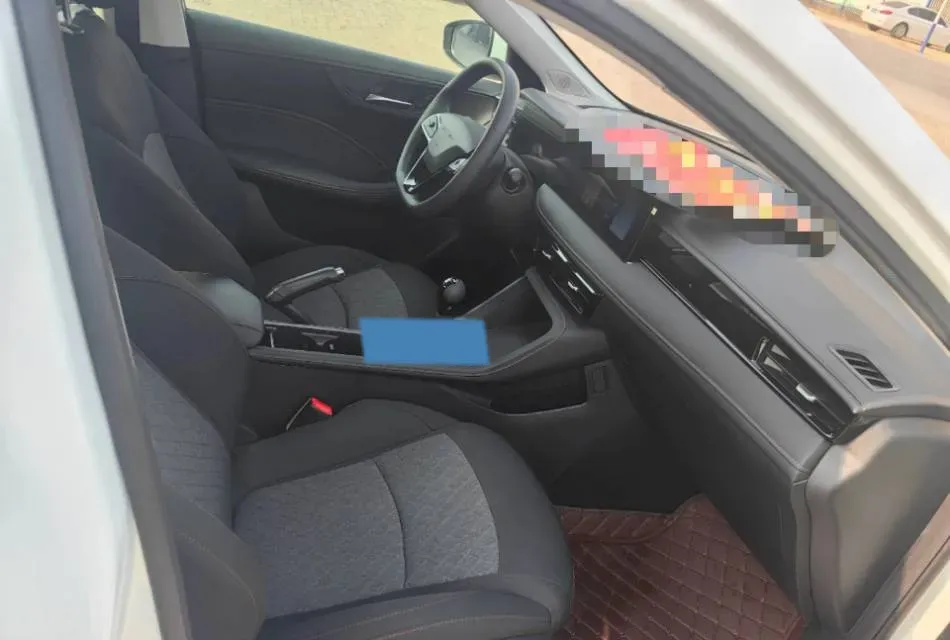 2023 Roewe i5 1.5L 129HP L4 5MT,autocango,china used car exporter,china ev exporter,chinese used car exporter,chinese used ev exporter