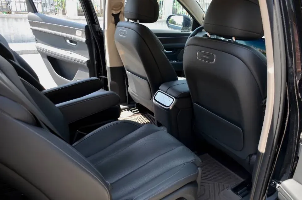 2024 AITO AITO M7 1.5T 152HP L4 REEV 40KWH,autocango,china used car exporter,china ev exporter,chinese used car exporter,chinese used ev exporter