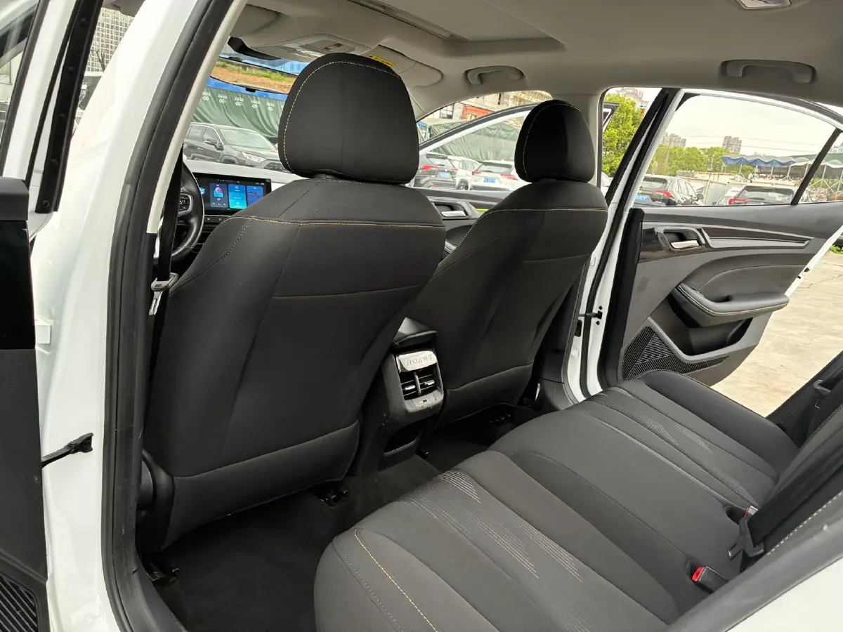 2021 Roewe i5 1.5L 120HP L4 CVT,autocango,china used car exporter,china ev exporter,chinese used car exporter,chinese used ev exporter