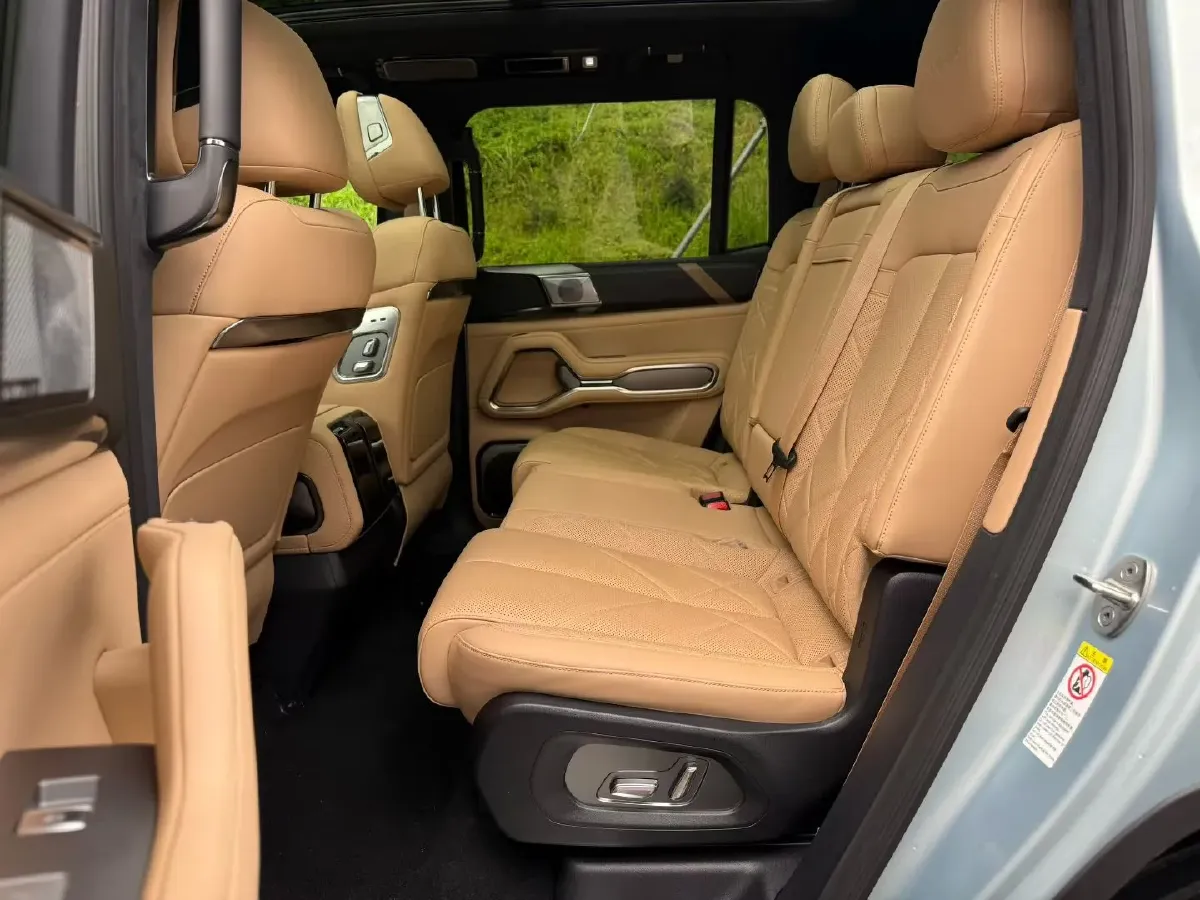 2025 FangChengBao Bao 8 2.0T 245HP L4 E-CVT PHEV 36.8KWH,autocango,china used car exporter,china ev exporter,chinese used car exporter,chinese used ev exporter