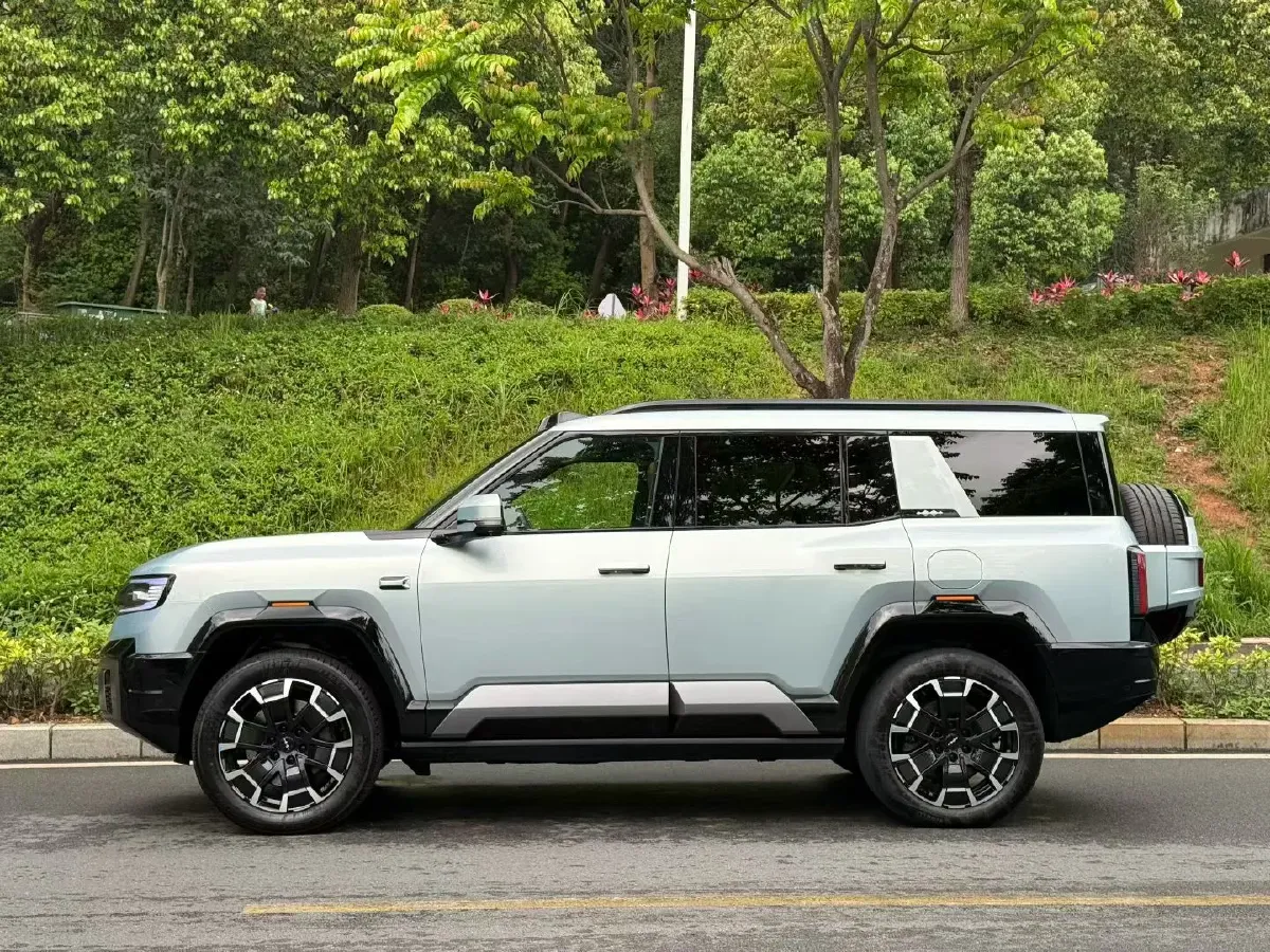 2025 FangChengBao Bao 8 2.0T 245HP L4 E-CVT PHEV 36.8KWH,autocango,china used car exporter,china ev exporter,chinese used car exporter,chinese used ev exporter