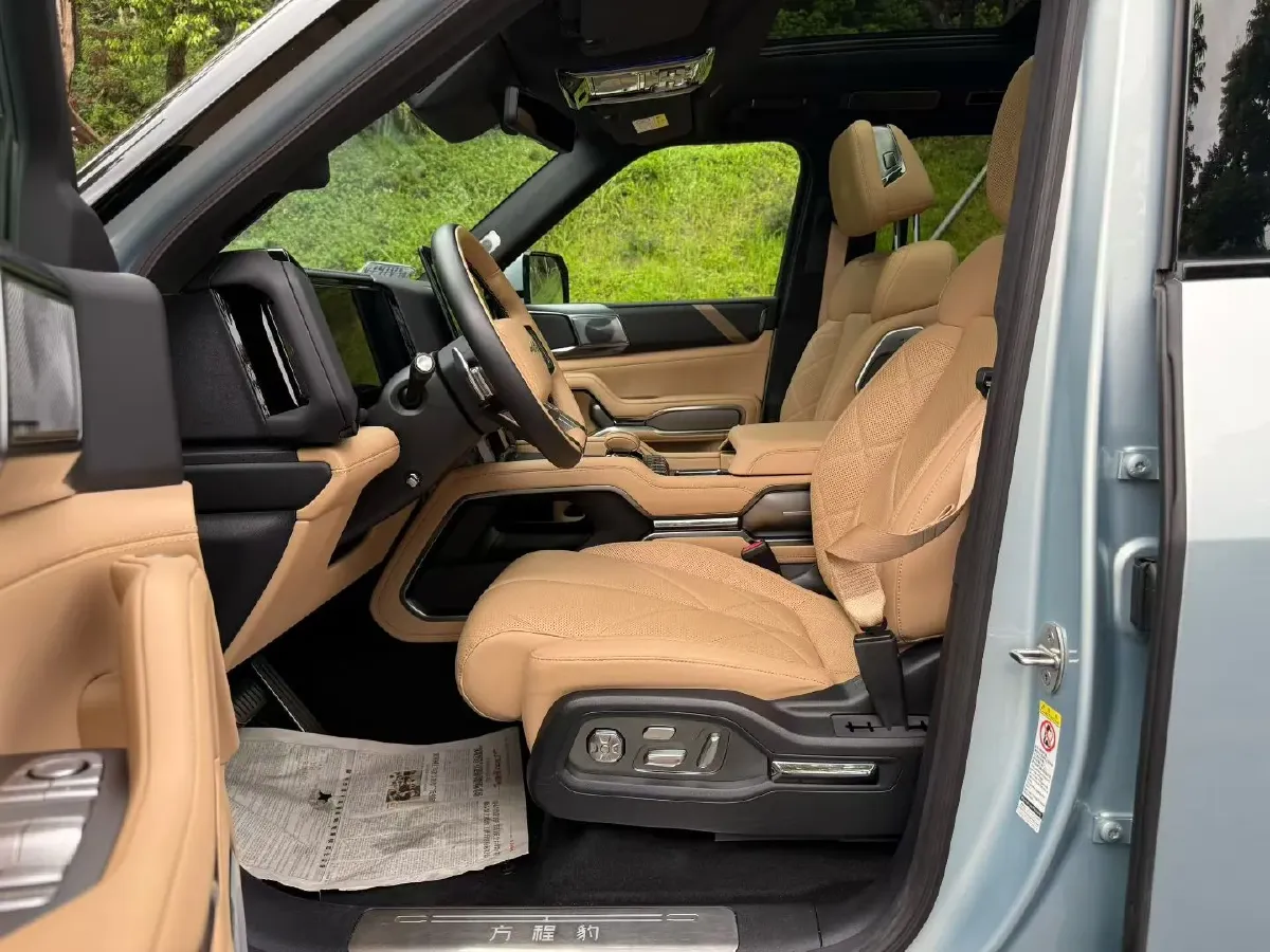 2025 FangChengBao Bao 8 2.0T 245HP L4 E-CVT PHEV 36.8KWH,autocango,china used car exporter,china ev exporter,chinese used car exporter,chinese used ev exporter