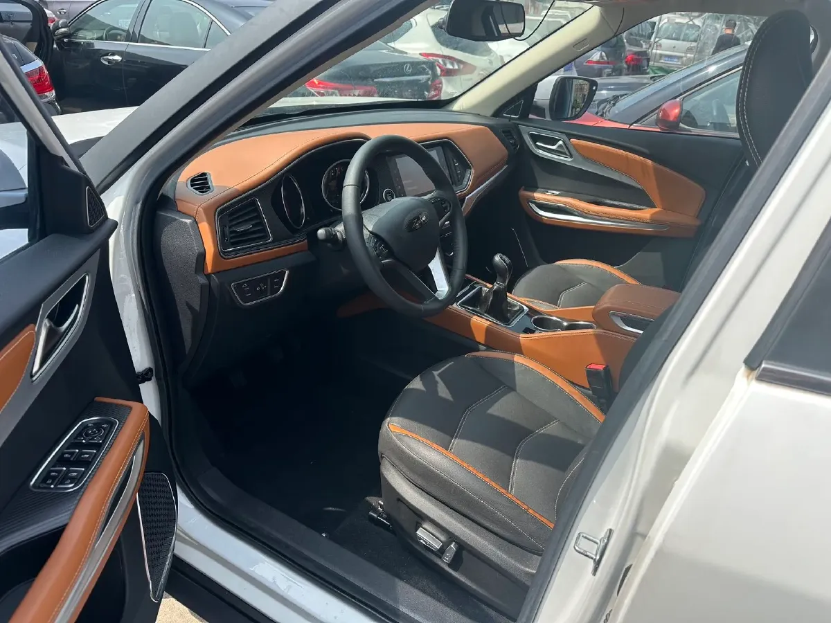 2017 Zotye T300 1.5L 112HP L4 5MT,autocango,china used car exporter,china ev exporter,chinese used car exporter,chinese used ev exporter