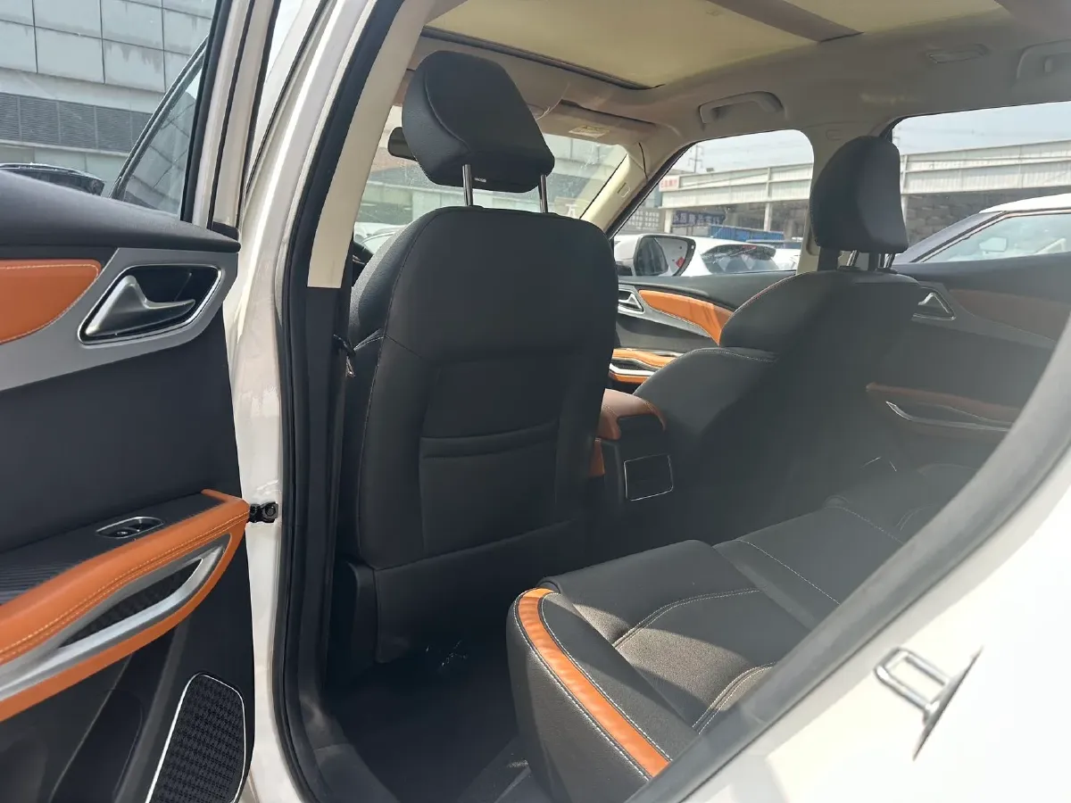 2017 Zotye T300 1.5L 112HP L4 5MT,autocango,china used car exporter,china ev exporter,chinese used car exporter,chinese used ev exporter