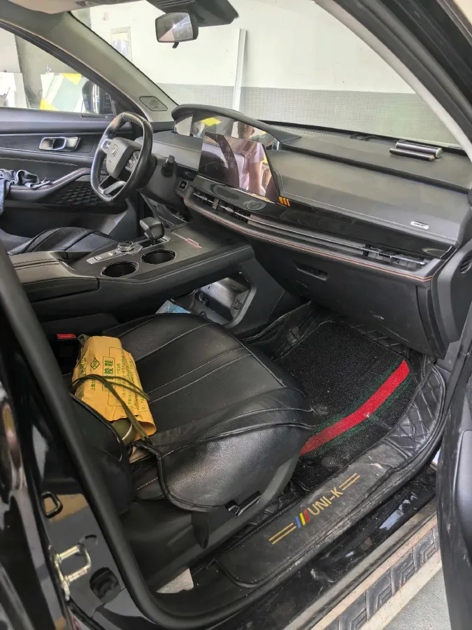 2021 ChangAn UNI-K 2.0T 233HP L4 8AT,autocango,china used car exporter,china ev exporter,chinese used car exporter,chinese used ev exporter