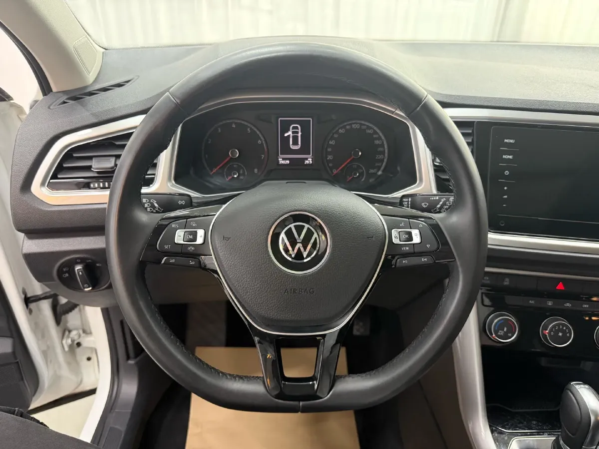 2022 Volkswagen T-Roc 1.4T 150HP L4 7DCT,autocango,china used car exporter,china ev exporter,chinese used car exporter,chinese used ev exporter