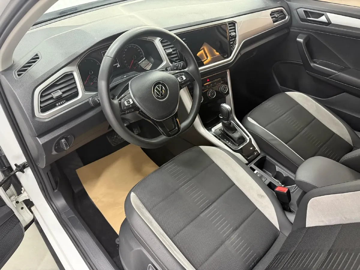 2022 Volkswagen T-Roc 1.4T 150HP L4 7DCT,autocango,china used car exporter,china ev exporter,chinese used car exporter,chinese used ev exporter