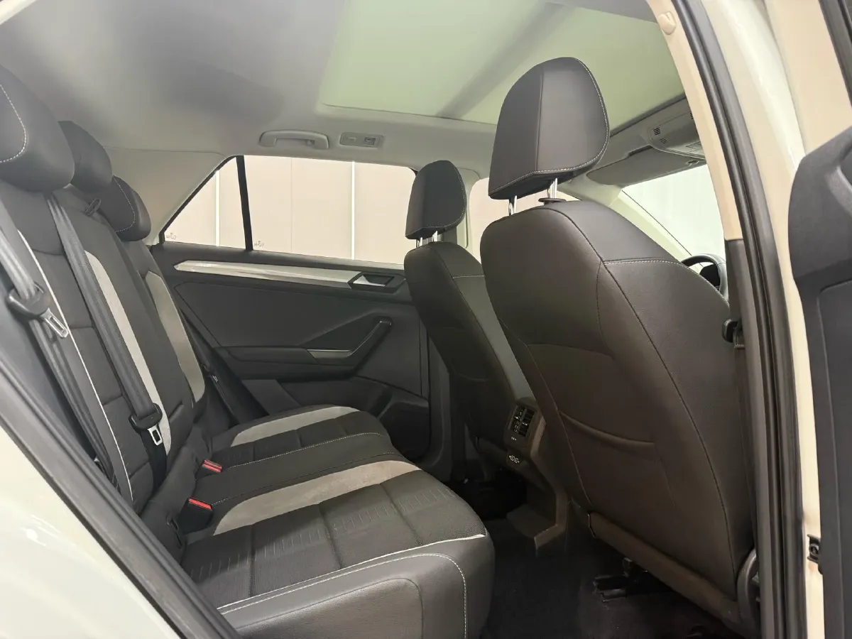 2022 Volkswagen T-Roc 1.4T 150HP L4 7DCT,autocango,china used car exporter,china ev exporter,chinese used car exporter,chinese used ev exporter