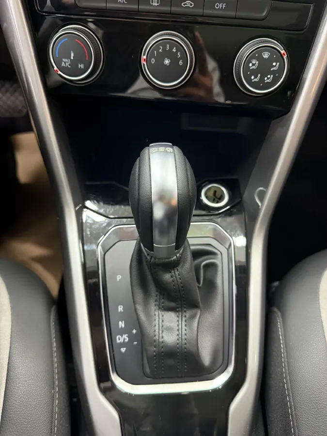 2022 Volkswagen T-Roc 1.4T 150HP L4 7DCT,autocango,china used car exporter,china ev exporter,chinese used car exporter,chinese used ev exporter