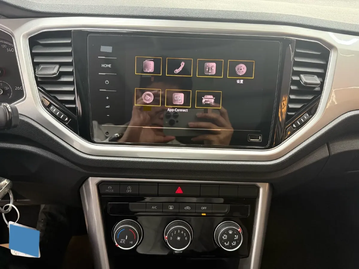 2022 Volkswagen T-Roc 1.4T 150HP L4 7DCT,autocango,china used car exporter,china ev exporter,chinese used car exporter,chinese used ev exporter