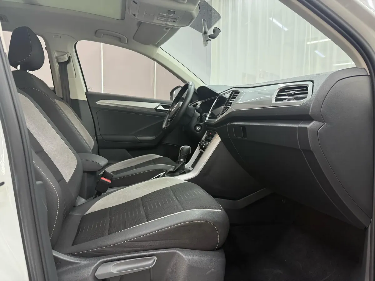 2022 Volkswagen T-Roc 1.4T 150HP L4 7DCT,autocango,china used car exporter,china ev exporter,chinese used car exporter,chinese used ev exporter