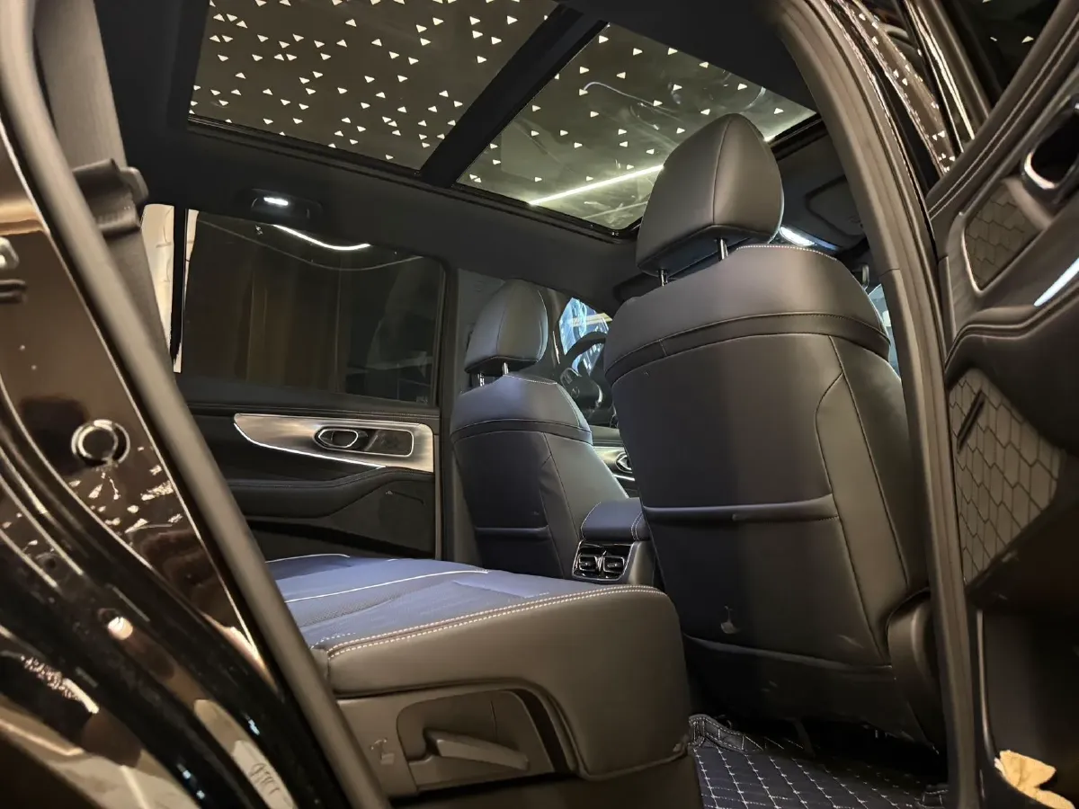 2025 GAC Trumpchi GS8 2.0T 252HP L4 8AT,autocango,china used car exporter,china ev exporter,chinese used car exporter,chinese used ev exporter