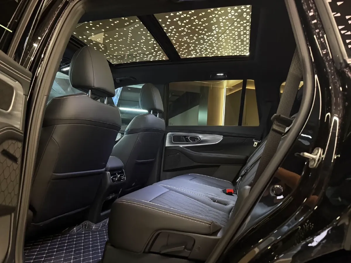 2025 GAC Trumpchi GS8 2.0T 252HP L4 8AT,autocango,china used car exporter,china ev exporter,chinese used car exporter,chinese used ev exporter