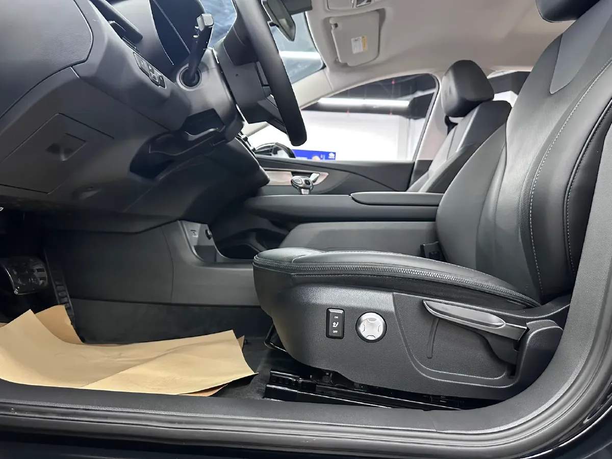 2021 HongQi E-QM5 BEV 54KWH,autocango,china used car exporter,china ev exporter,chinese used car exporter,chinese used ev exporter