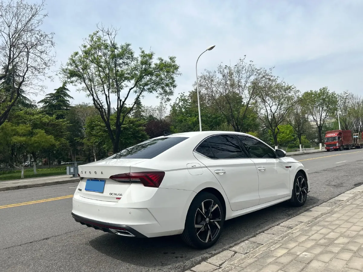 2022 Skoda Octavia 1.4T 150HP L4 7DCT,autocango,china used car exporter,china ev exporter,chinese used car exporter,chinese used ev exporter