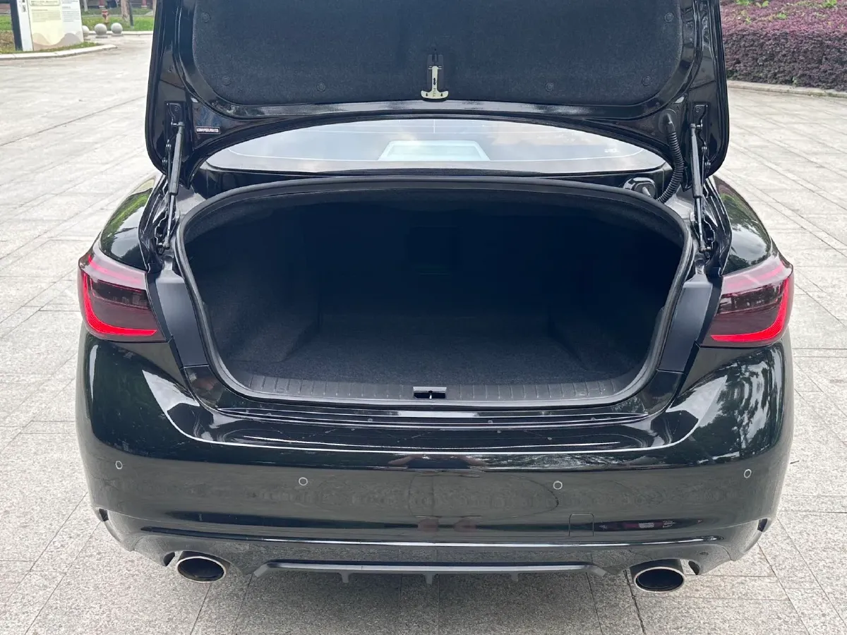 2018 Jeep Grand Commander 2.0T 265HP L4 9AT,autocango,china used car exporter,china ev exporter,chinese used car exporter,chinese used ev exporter