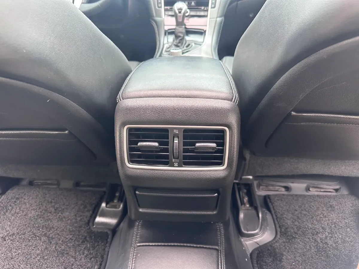 2018 Jeep Grand Commander 2.0T 265HP L4 9AT,autocango,china used car exporter,china ev exporter,chinese used car exporter,chinese used ev exporter