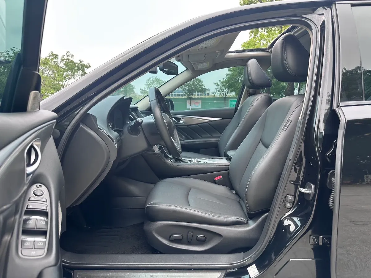 2018 Jeep Grand Commander 2.0T 265HP L4 9AT,autocango,china used car exporter,china ev exporter,chinese used car exporter,chinese used ev exporter