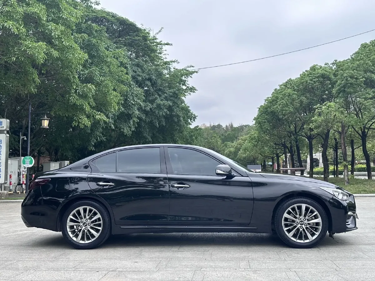 2018 Jeep Grand Commander 2.0T 265HP L4 9AT,autocango,china used car exporter,china ev exporter,chinese used car exporter,chinese used ev exporter