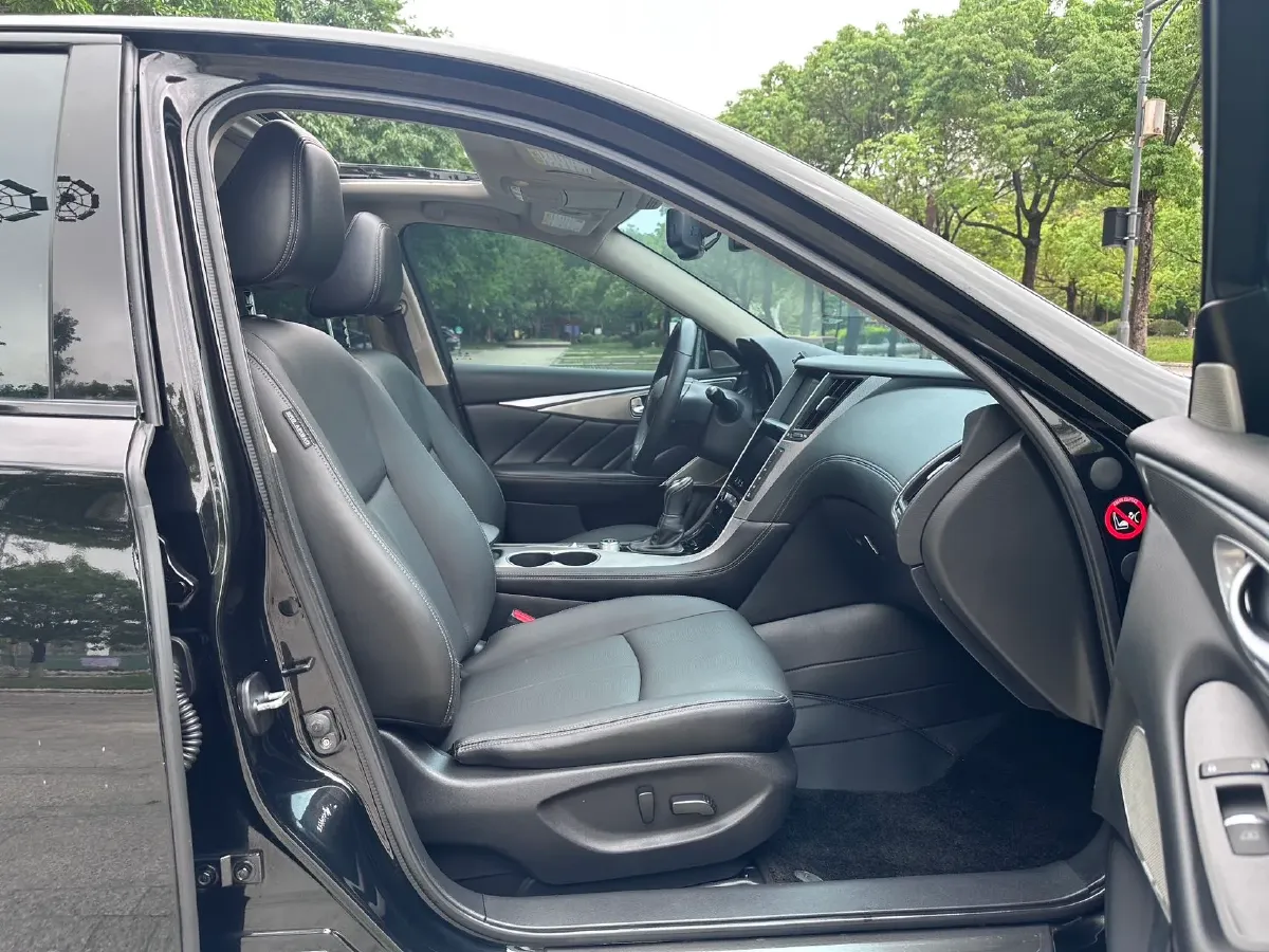 2018 Jeep Grand Commander 2.0T 265HP L4 9AT,autocango,china used car exporter,china ev exporter,chinese used car exporter,chinese used ev exporter