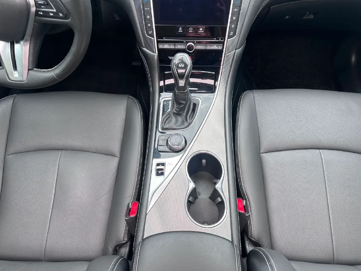 2018 Jeep Grand Commander 2.0T 265HP L4 9AT,autocango,china used car exporter,china ev exporter,chinese used car exporter,chinese used ev exporter