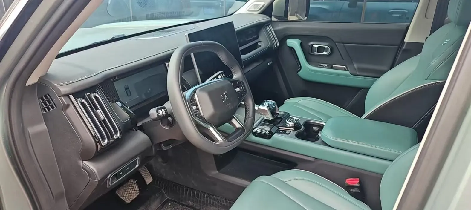 2025 Jetour Traveller 2.0T 254HP L4 7DCT,autocango,china used car exporter,china ev exporter,chinese used car exporter,chinese used ev exporter