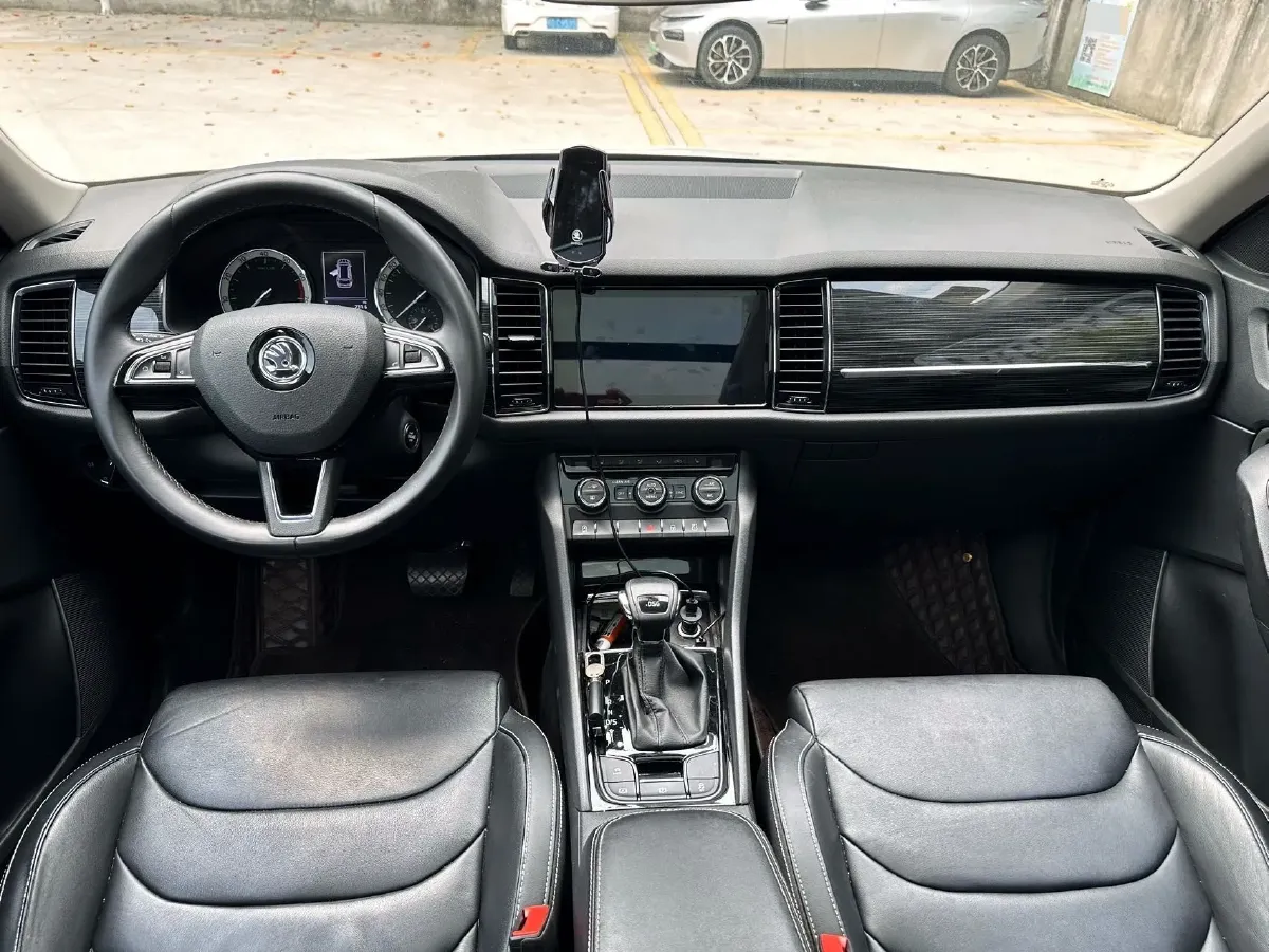 2017 Skoda Kodiak 1.8T 180HP L4 7DCT,autocango,china used car exporter,china ev exporter,chinese used car exporter,chinese used ev exporter