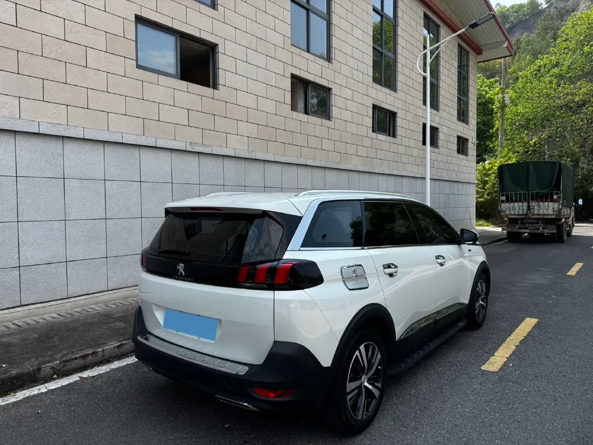 2017 Peugeot 5008 1.8T 204HP L4 6AT,autocango,china used car exporter,china ev exporter,chinese used car exporter,chinese used ev exporter