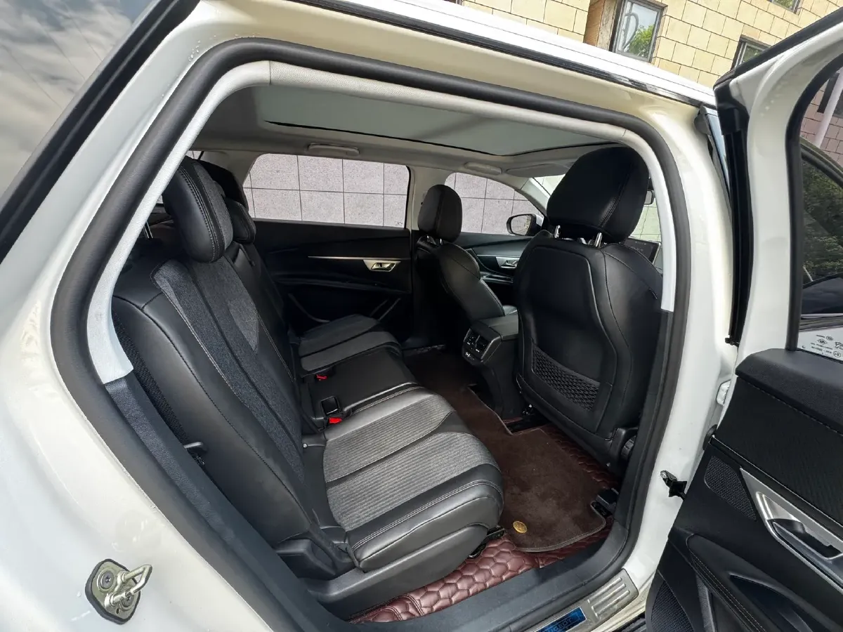 2017 Peugeot 5008 1.8T 204HP L4 6AT,autocango,china used car exporter,china ev exporter,chinese used car exporter,chinese used ev exporter