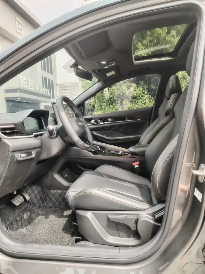 2025 Geely Coolray 1.5T 181HP L4 7DCT,autocango,china used car exporter,china ev exporter,chinese used car exporter,chinese used ev exporter