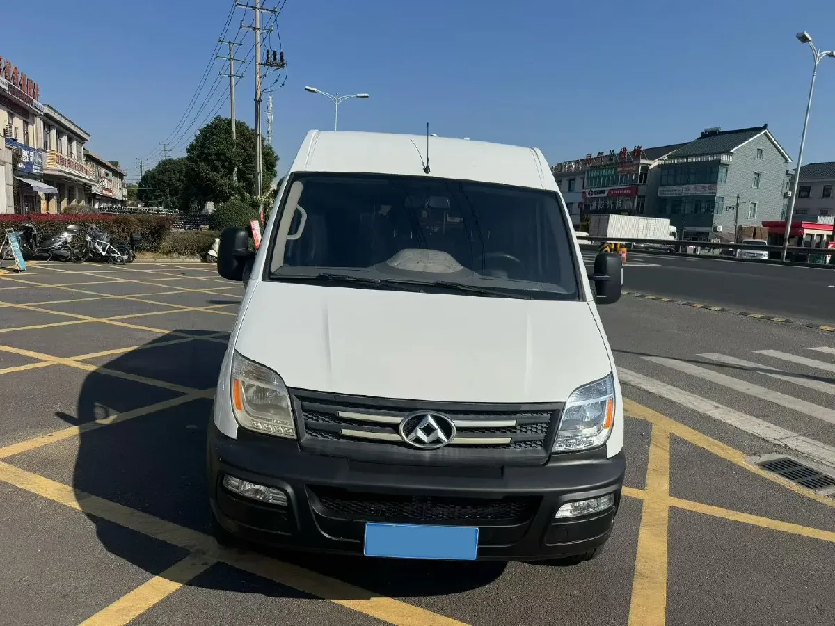 2013 MAXUS XinTu V80 2.5T 136HP L4 5MT,autocango,china used car exporter,china ev exporter,chinese used car exporter,chinese used ev exporter