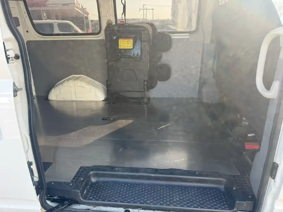 2013 MAXUS XinTu V80 2.5T 136HP L4 5MT,autocango,china used car exporter,china ev exporter,chinese used car exporter,chinese used ev exporter