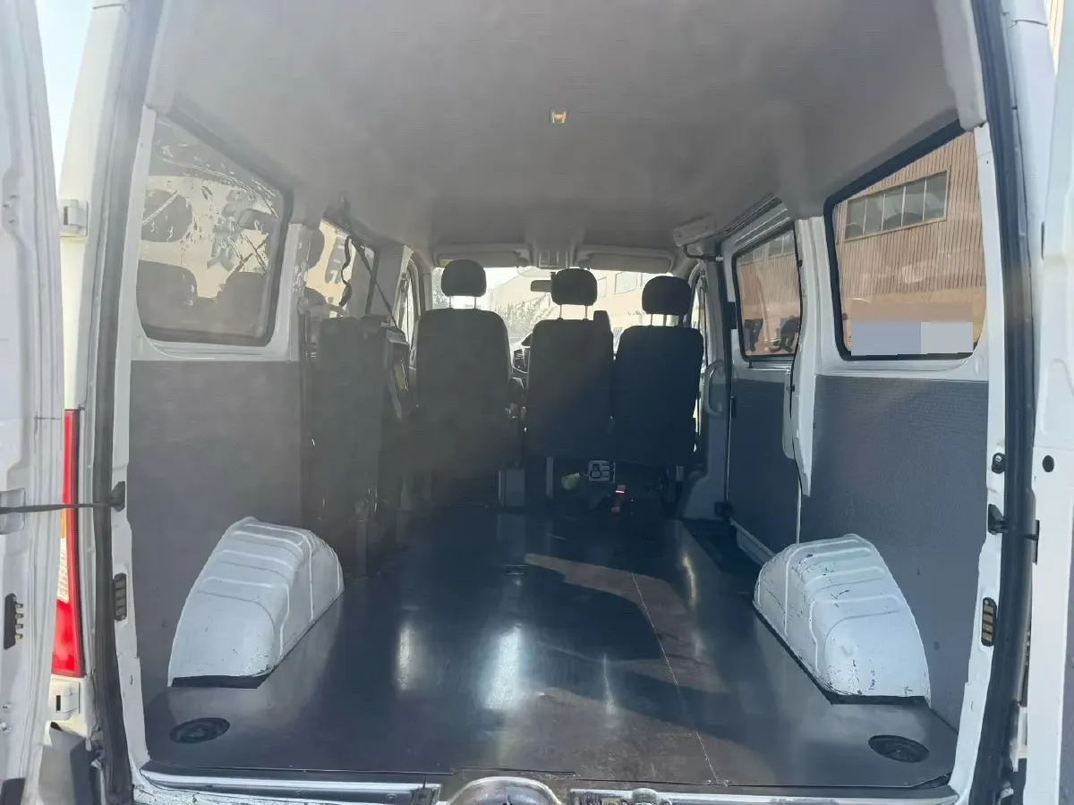 2013 MAXUS XinTu V80 2.5T 136HP L4 5MT,autocango,china used car exporter,china ev exporter,chinese used car exporter,chinese used ev exporter