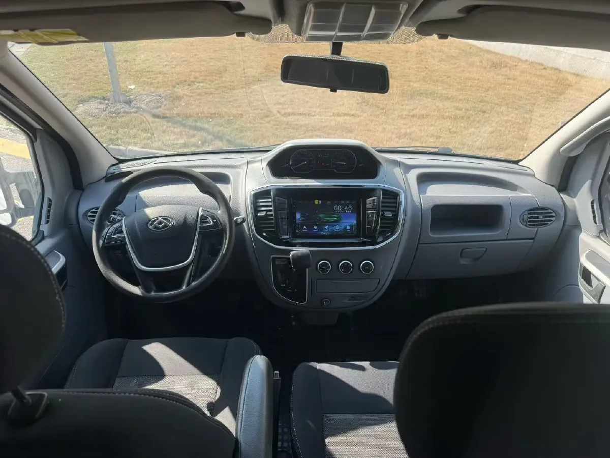 2013 MAXUS XinTu V80 2.5T 136HP L4 5MT,autocango,china used car exporter,china ev exporter,chinese used car exporter,chinese used ev exporter