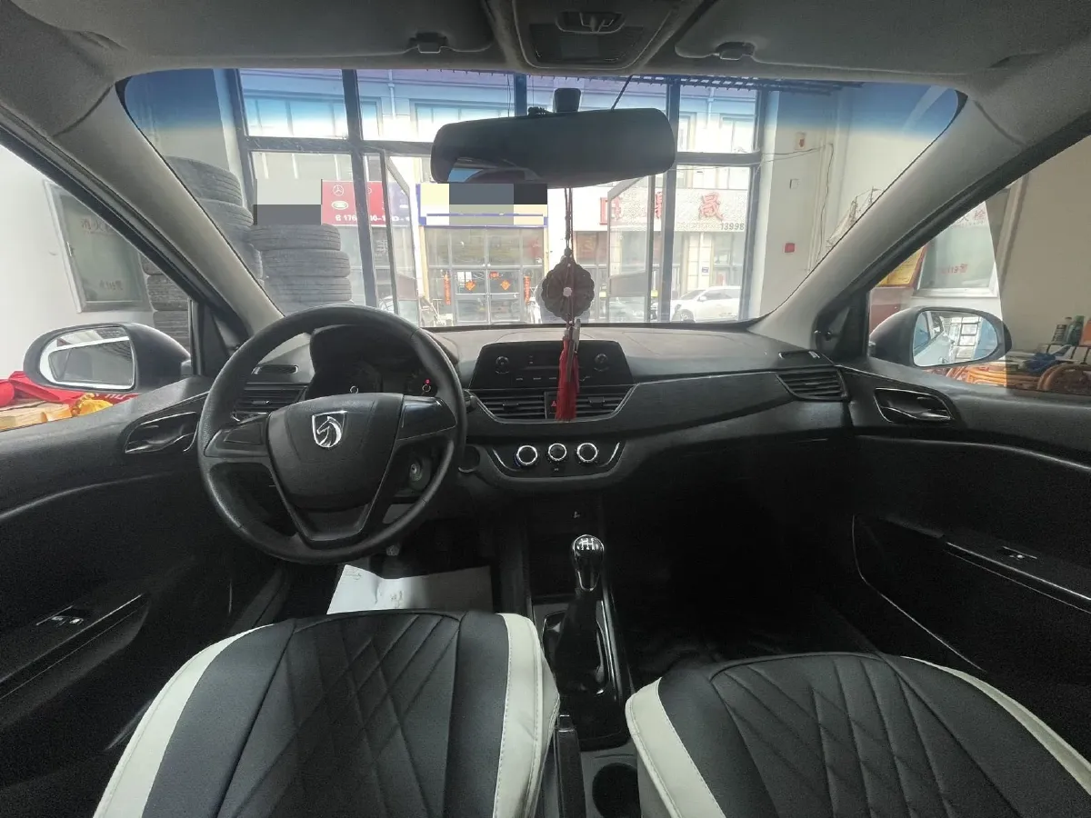 2016 BaoJun 310 1.2L 82HP L4 5MT,autocango,china used car exporter,china ev exporter,chinese used car exporter,chinese used ev exporter